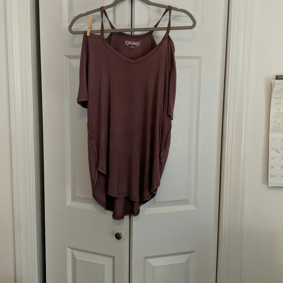 Mudd Tops - ↔️Open shoulder Plum tee junior L🎈🎈